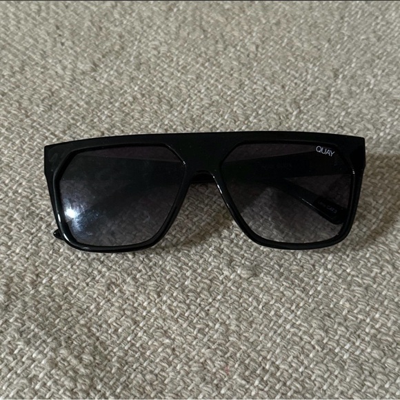 Quay Australia Accessories - Quay Australia Very Busy Black Square Sunglasses